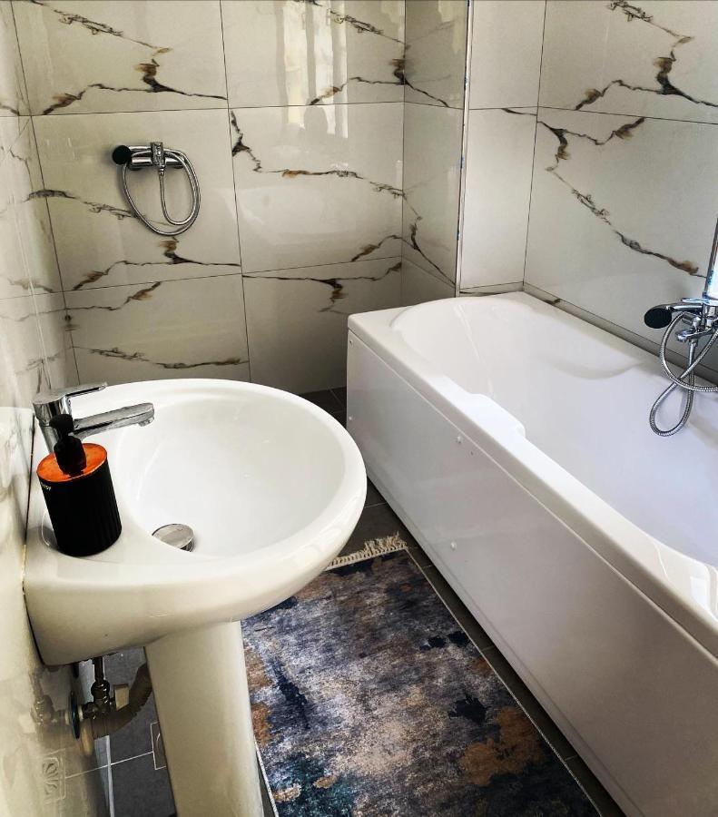 Kb Downtown Gjirokaster Apartment Екстериор снимка